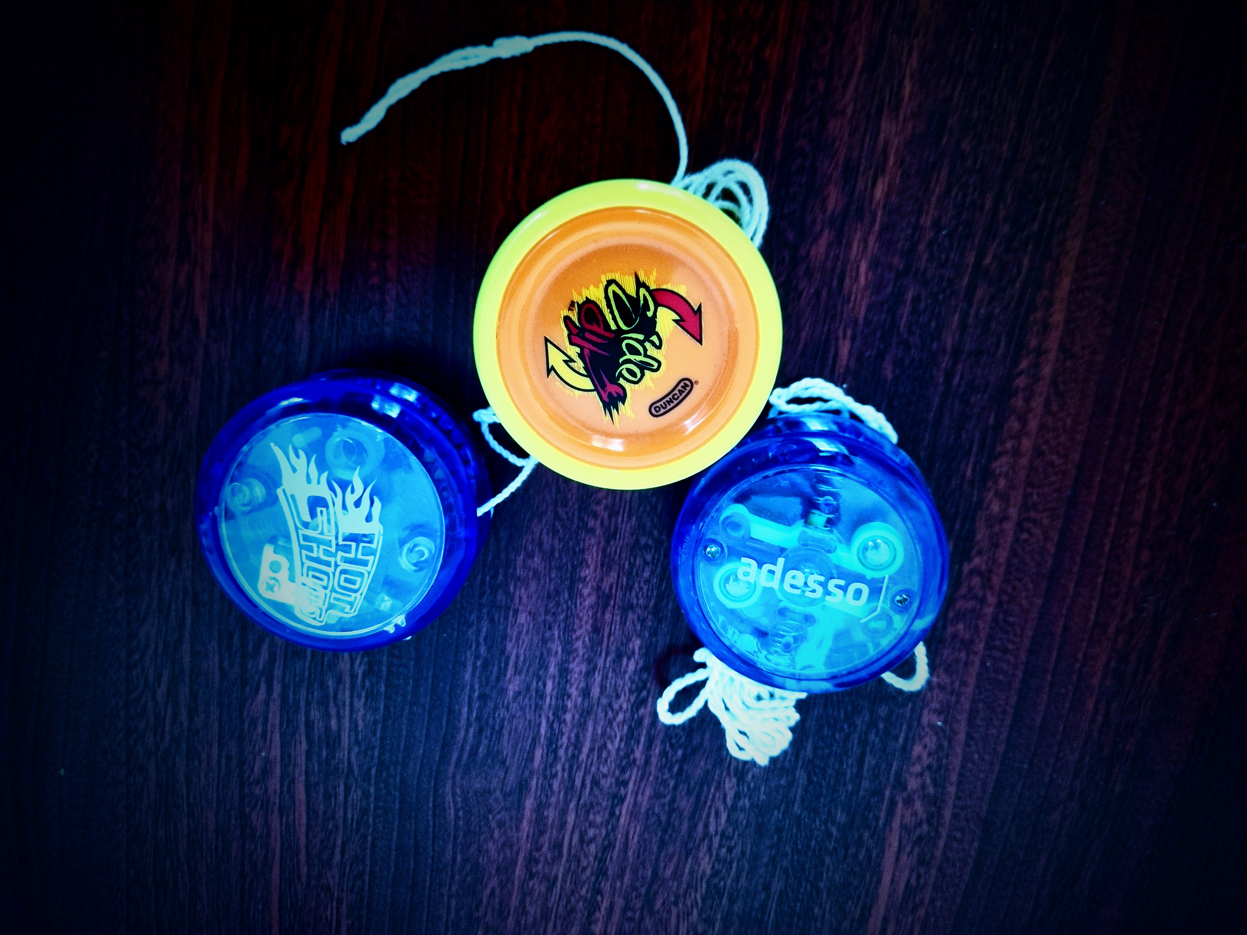 i bought these yoyos thinking i'd be cool and learn a bunch of tricks and stuff. now they are all in knots.